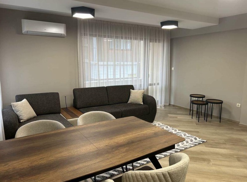 A louer  1 chambre Plovdiv , Tsentar , 64 m² | 39974887