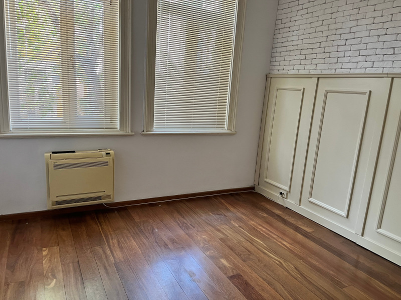 Дава под наем ЕТАЖ ОТ КЪЩА, гр. Пловдив, Център, снимка 3 - Етаж от къща - 52519873