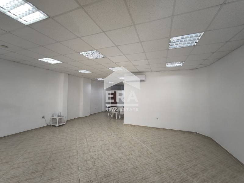 De inchiriat  Magazin Varna , Levsci 1 , 75 mp | 31986882 - imagine [3]
