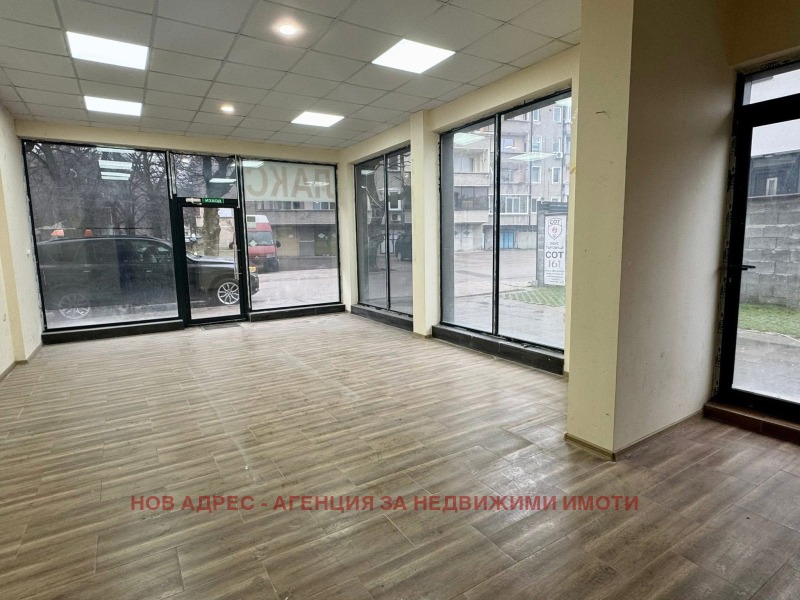 Дава под наем МАГАЗИН, гр. Търговище, Център