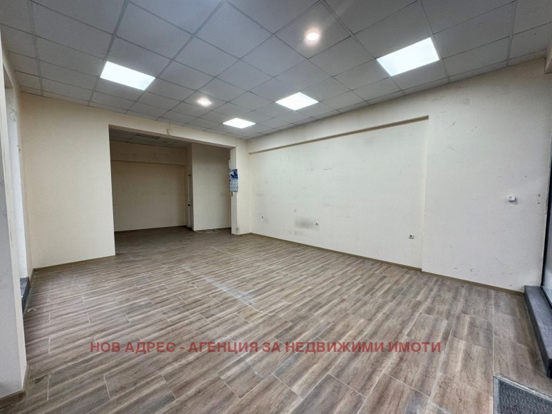 Дава под наем МАГАЗИН, гр. Търговище, Център, снимка 4 - Магазини - 53423189