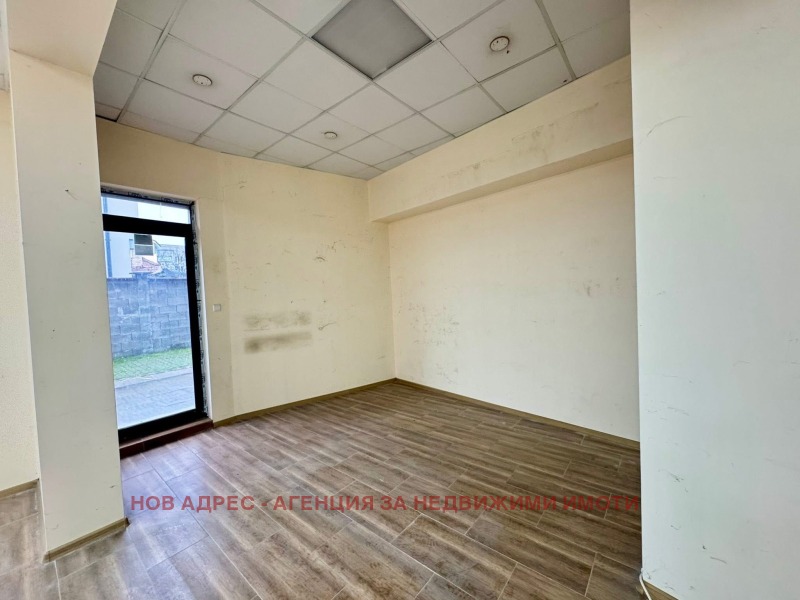 Дава под наем МАГАЗИН, гр. Търговище, Център, снимка 3 - Магазини - 53423189