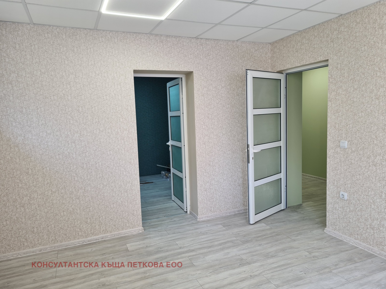 Дава под наем ОФИС, гр. Ловеч, Широк център, снимка 5 - Офиси - 54032049