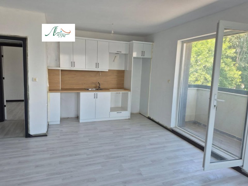 Дава под наем 3-СТАЕН, гр. Шумен, Басейна