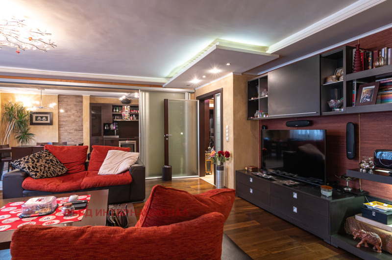 Zu vermieten  3+ Schlafzimmer Sofia , Iwan Wazow , 190 qm | 59023033