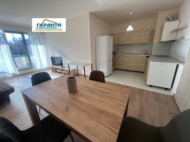 En renta  3 dormitorios Plovdiv , Tsentar , 104 metros cuadrados | 12041034