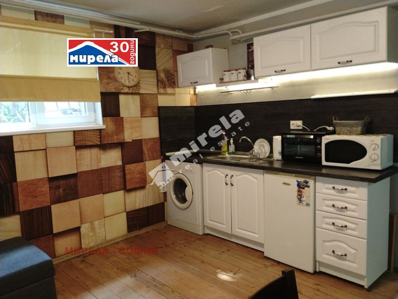 Дава под нем  2-стаен, град София, Център •  600 € • ID 18842947 — holmes.bg - [1] 