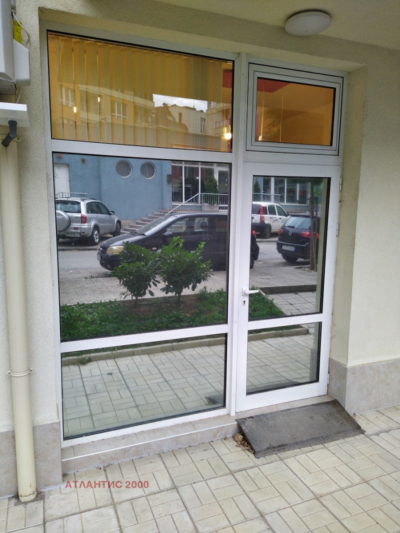 Издаје се  Схоп Софија , Гоце Делчев , 28 м2 | 99264739