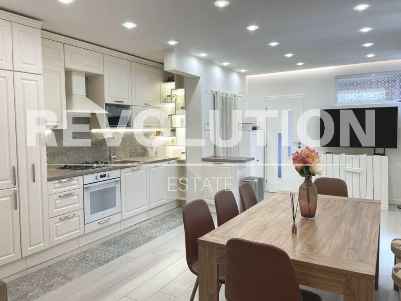 A louer  3 chambres Varna , Tsentar , 107 m² | 67562799