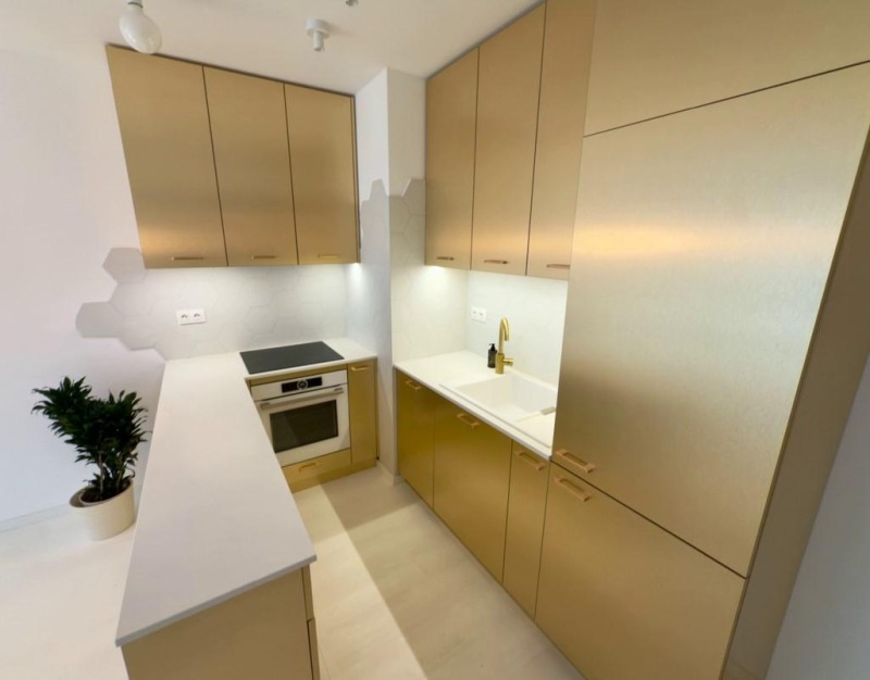 Дава под нем  3-стаен, град София, Банишора •  650 EUR • ID 85258417 — holmes.bg - [1] 