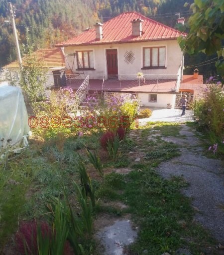 Дава под наем ЕТАЖ ОТ КЪЩА, с. Коритата, област Смолян