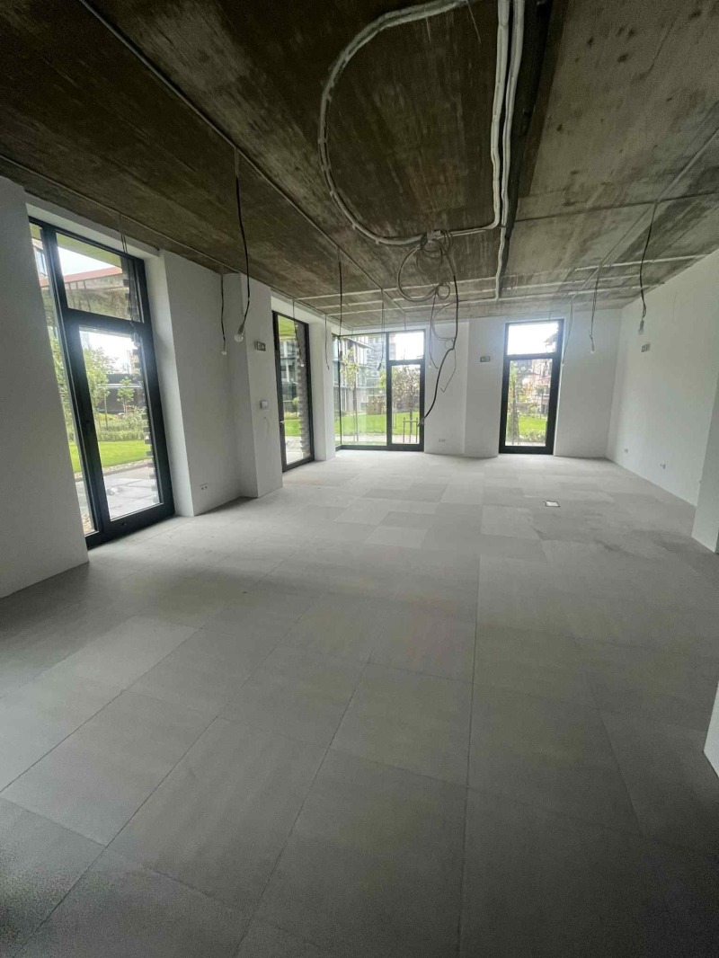 Kiadó  Üzlet Sofia , Manastirski livadi , 117 négyzetméter | 51754847