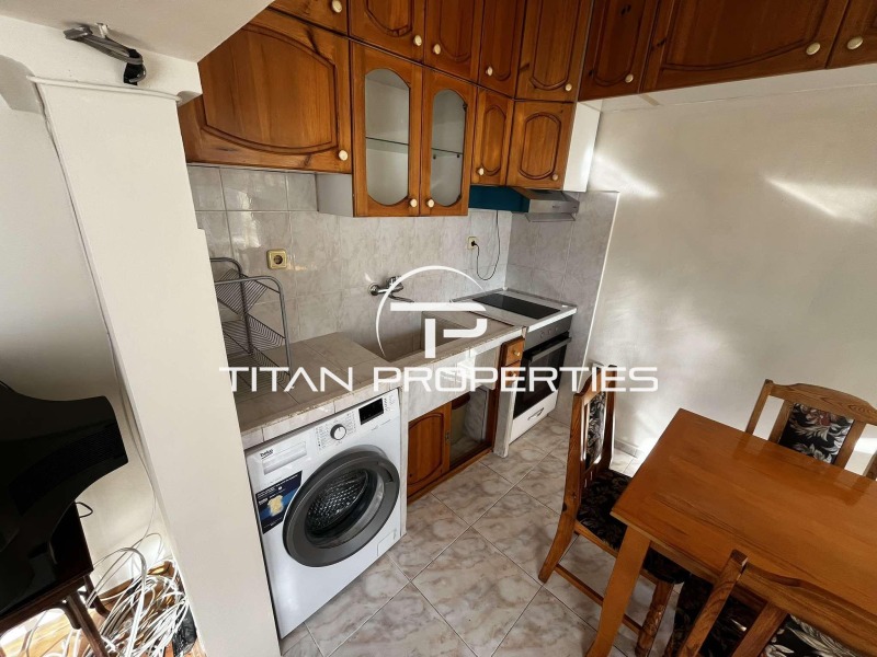 Дава под нем  2-стаен, град Пловдив, Център •  340 EUR • ID 59201571 — holmes.bg - [1] 