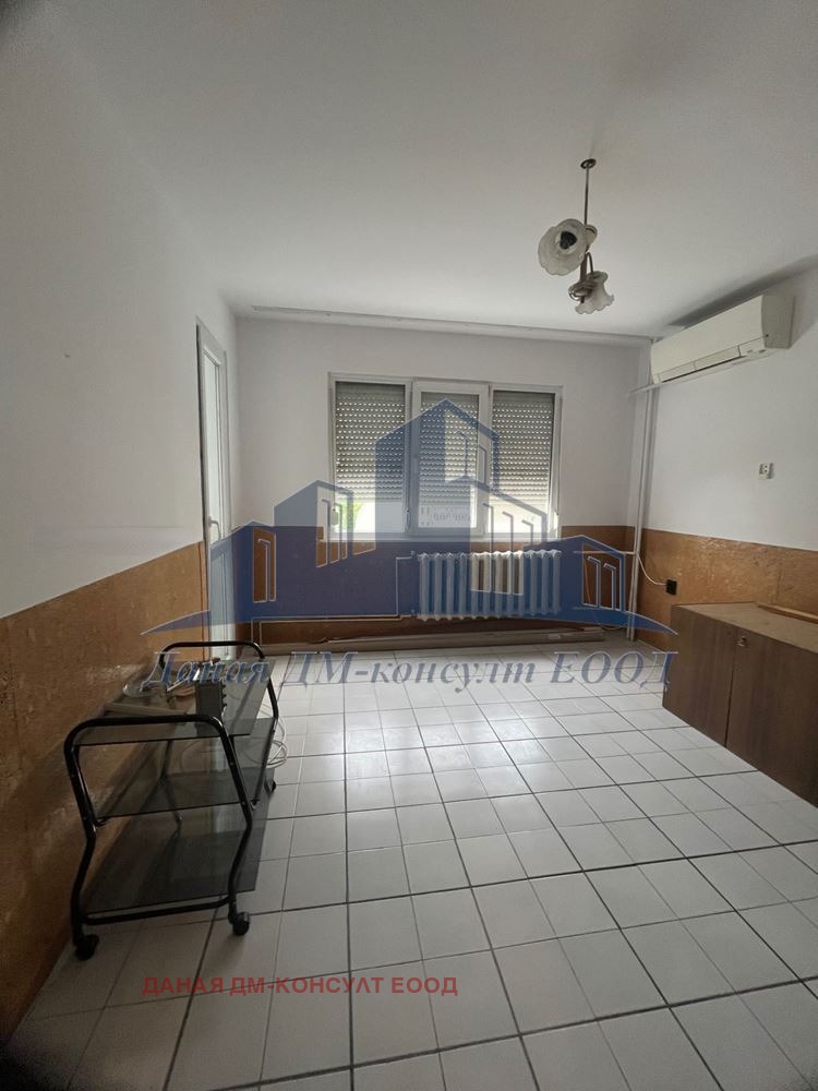 Дава под наем 4-СТАЕН, гр. Шумен, 5-ти полк, снимка 4 - Апартаменти - 55752041