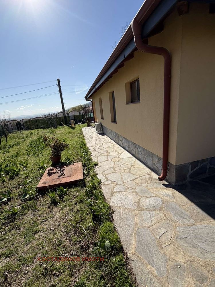 Дава под наем КЪЩА, с. Белащица, област Пловдив, снимка 2 - Къщи - 54197731