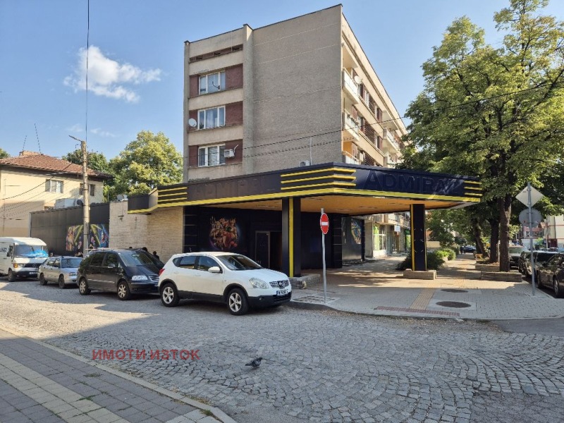Дава под Наем МАГАЗИН в град Перник, Център - 494 кв.м / 2 000 € » 3 911.66 лв., ИМОТИ ИЗТОК