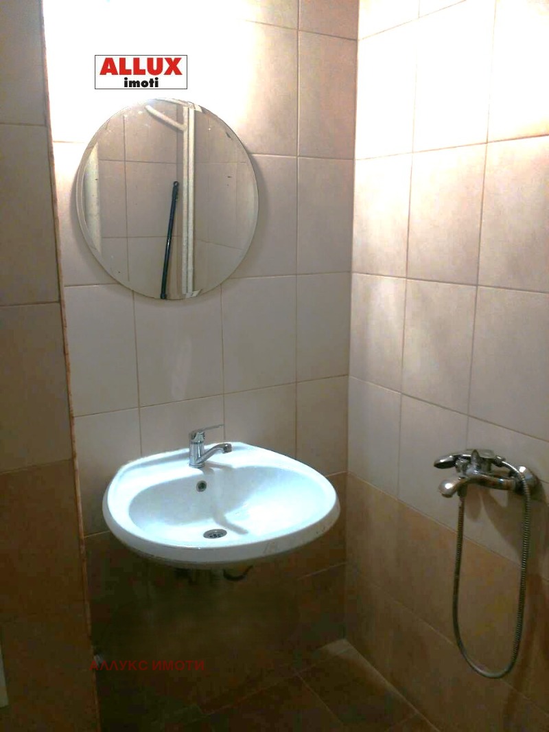 Дава под нем  1-стаен, град Русе, Захарна фабрика •  450 лв. • ID 63935259 — holmes.bg - [1] 
