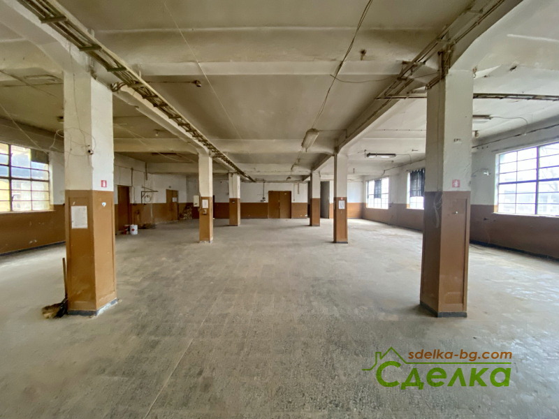 Дава под Наем ПРОМ. ПОМЕЩЕНИЕ в град Габрово, Промишлена зона - 400 кв.м / 434.60 € » 850 лв., СДЕЛКА