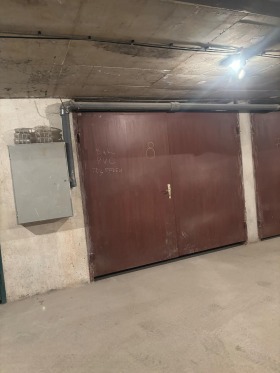 Garagem Hladilnika, Sofia 7