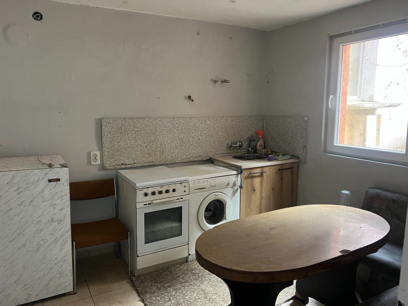 Дава под наем КЪЩА, гр. София, Княжево, снимка 2 - Къщи - 53522720