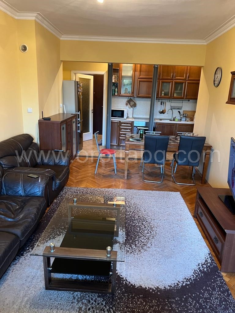 В оренду  3 кімнатна София , Център , 96 кв.м | 75101853