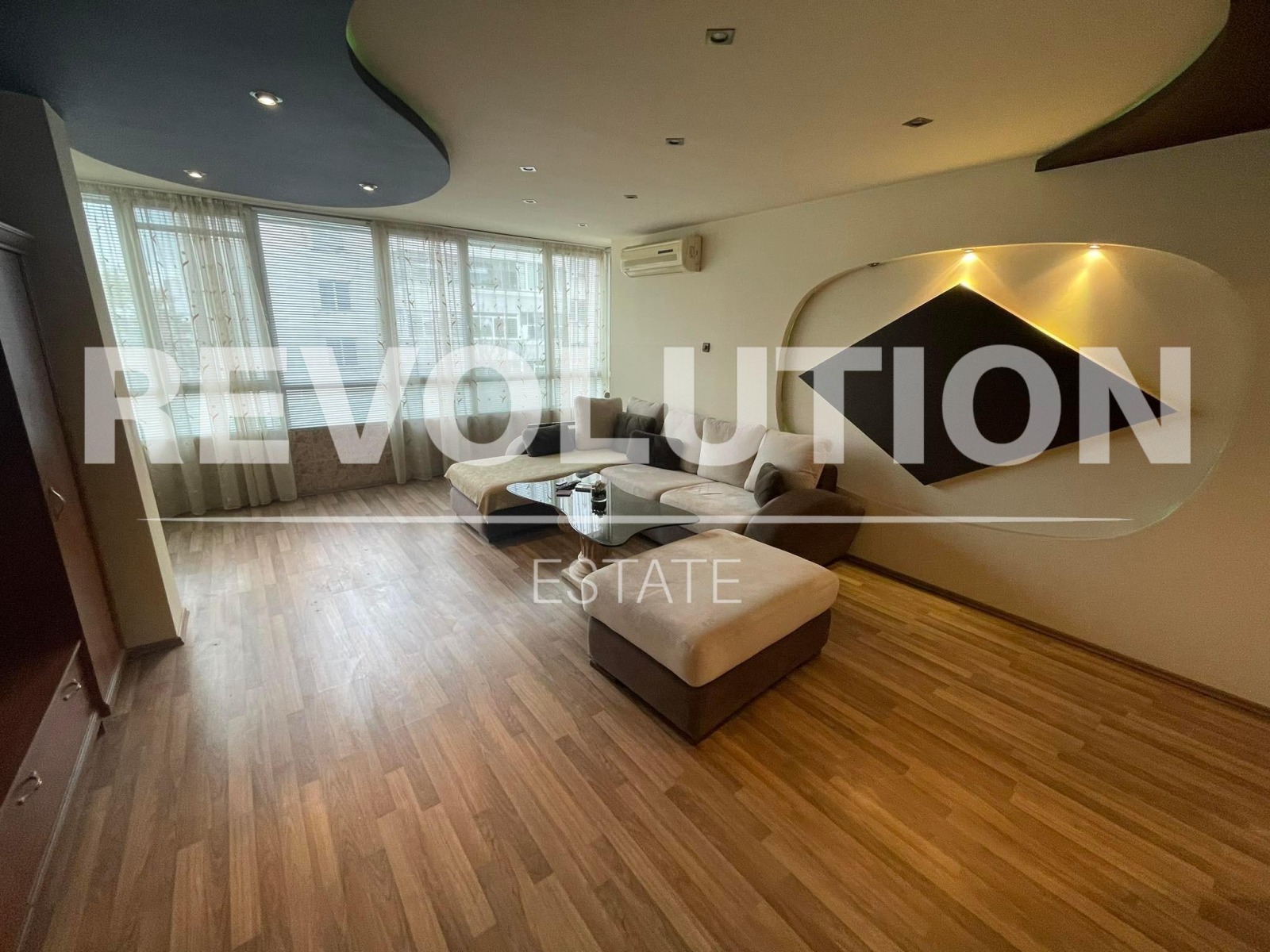 Дава под наем 3-СТАЕН, гр. Варна, Център, снимка 2 - Апартаменти - 54287628