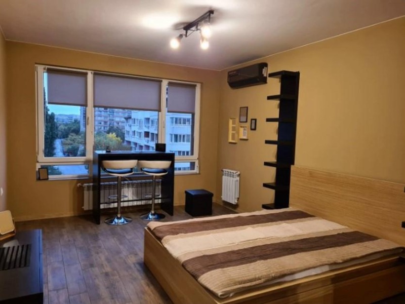 Kiadó  Stúdió Sofia , Musagenica , 33 négyzetméter | 56747382