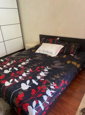 1 quarto Zona B-18, Sofia 12