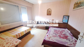 1 chambre Chirok tsentar, Rouse 7