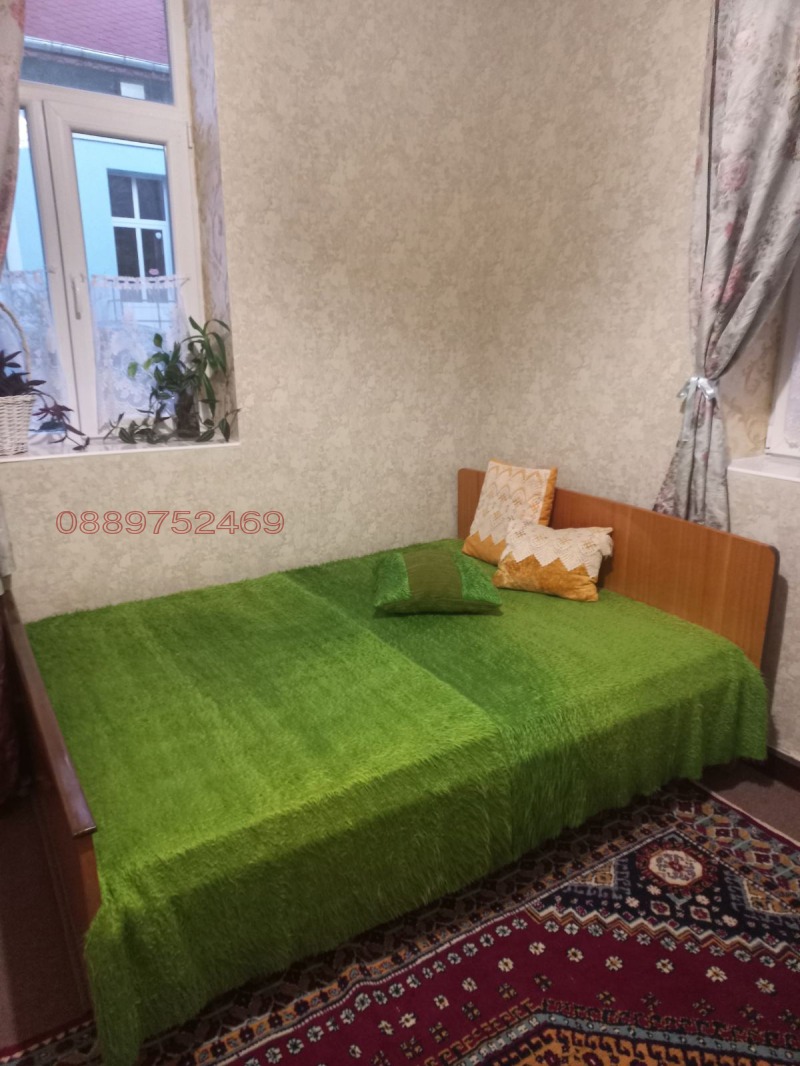 Дава под Наем ЕТАЖ ОТ КЪЩА в град Плевен, Идеален център - 60 кв.м / 400 € » 782.33 лв.