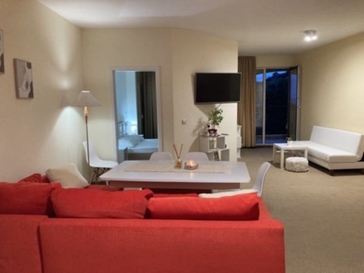 Дава под нем  3-стаен, град Варна, к.к. Златни пясъци •  450 € • ID 85437222 — holmes.bg - [1] 