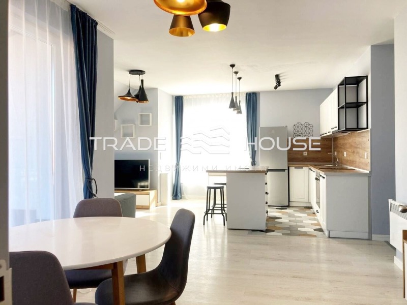 For Rent  2 bedroom Plovdiv , Tsentar , 100 sq.m | 93108224