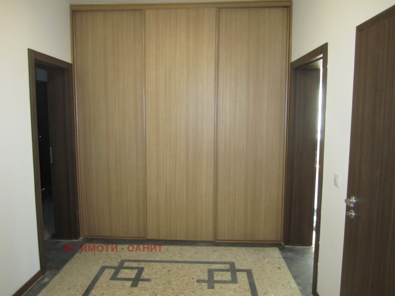 A louer  2 chambres Sofia , Izgrev , 180 m² | 83047717 - image [16]