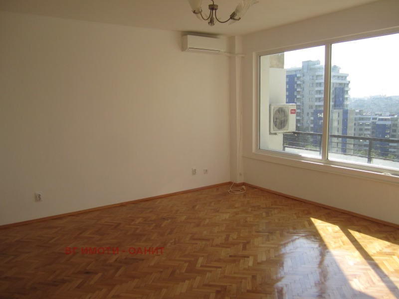 A louer  2 chambres Sofia , Izgrev , 180 m² | 83047717 - image [10]