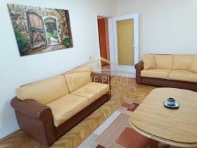 2 makuuhuonetta Vazraždane 3, Varna