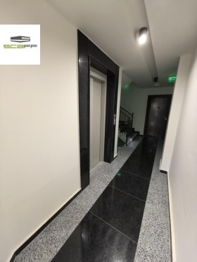 Στούντιο Κγιουτσυκ Παρηζ, Πλοβδηβ 11