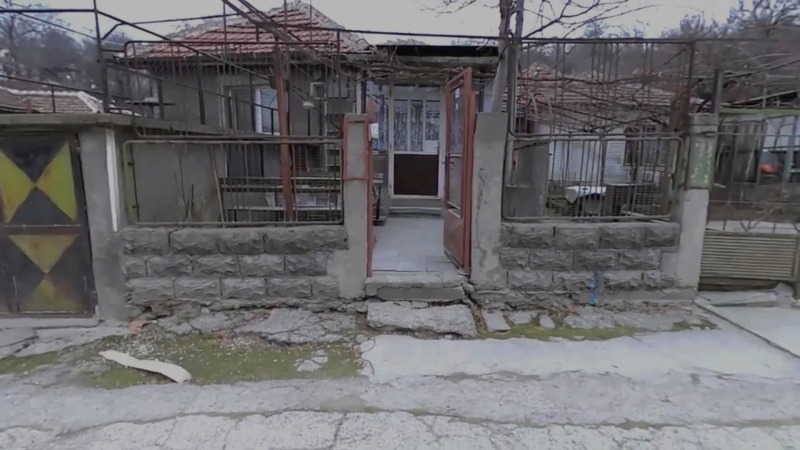 Под наем КЪЩА, град Русе, Новата махала • 300 лв. / 153.39 € • 33481992 1