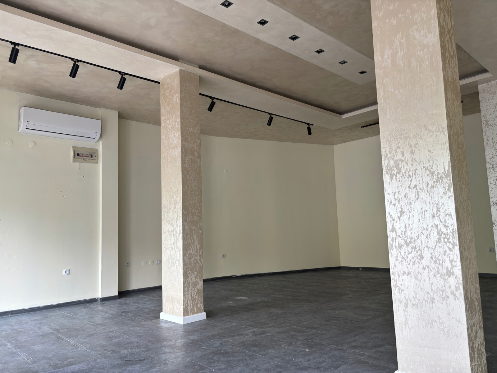 Дава под наем МАГАЗИН, гр. Пловдив, Център, снимка 2 - Магазини - 54091608