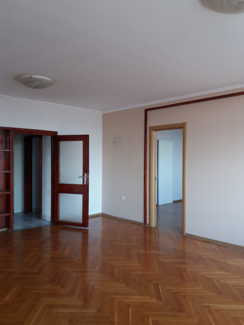 Дава под Наем 4-СТАЕН в град София, Изток - 126 кв.м / 950 € » 1 858.04 лв., АГЕНЦИЯ ДИПЛОМАТИЧЕСКИ ИМОТИ В СТРАНАТА ЕООД