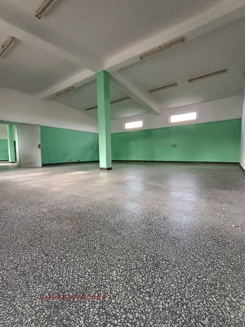 Дава под нем  Пром. помещение, област София, гр. Костинброд • 1 300 € • ID 22361395 — holmes.bg - [1] 