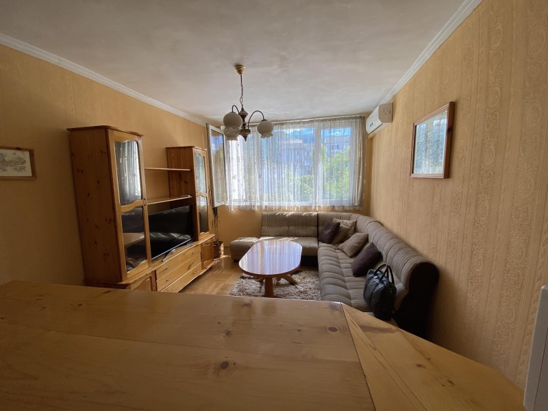 Издаје се  2 спаваће собе Софија , Карпузица , 61 м2 | 36122173