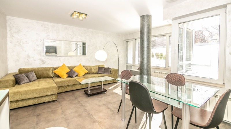 Kiadó  1 hálószoba Sofia , Centar , 70 négyzetméter | 34479802