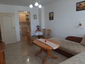 1 quarto Lazur, Burgas 1