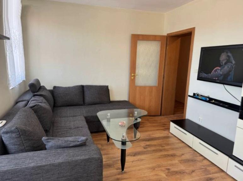В аренду  2 спальни София , Левски , 90 кв.м | 88977279