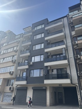 2-стаен град Варна, Операта 11