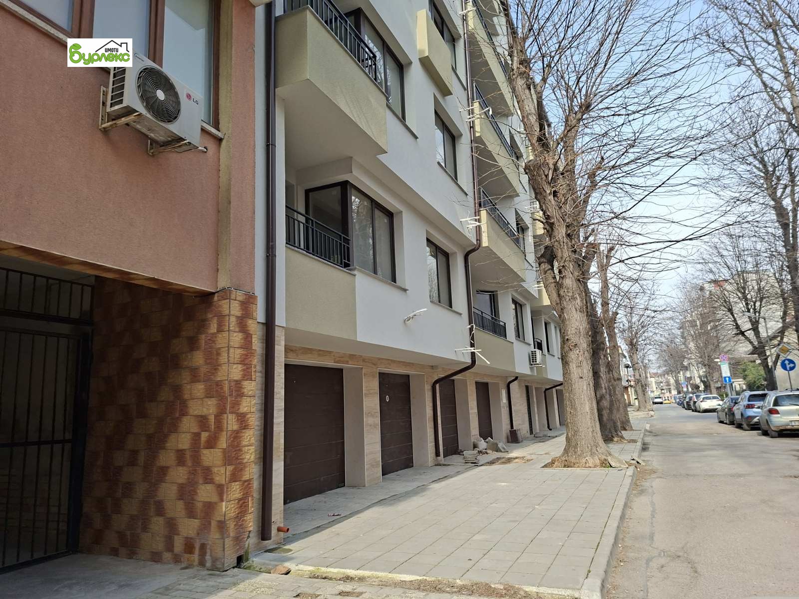 Дава под наем ГАРАЖ, ПАРКОМЯСТО, гр. Варна, Колхозен пазар