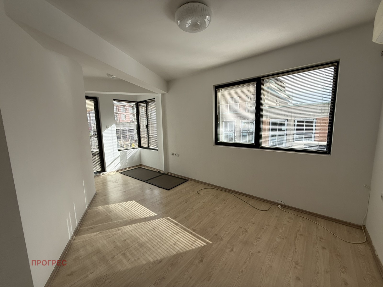 Дава под наем ОФИС, гр. Пловдив, Христо Смирненски, снимка 3 - Офиси - 54087403