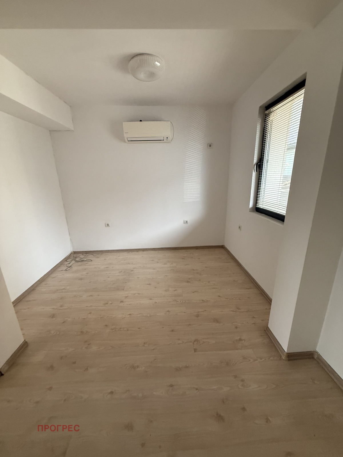 Дава под наем ОФИС, гр. Пловдив, Христо Смирненски, снимка 2 - Офиси - 54087403