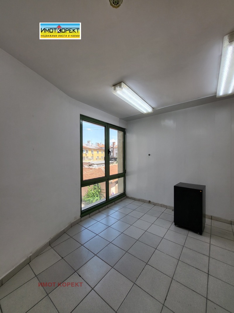Дава под Наем ОФИС в град Пазарджик, Идеален център - 18 кв.м / 92.03 € » 180 лв., ИМОТ КОРЕКТ