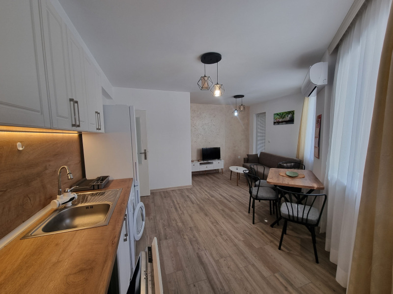 En renta  2 dormitorios Plovdiv , Yuzhen , 90 metros cuadrados | 51883593 - imagen [4]